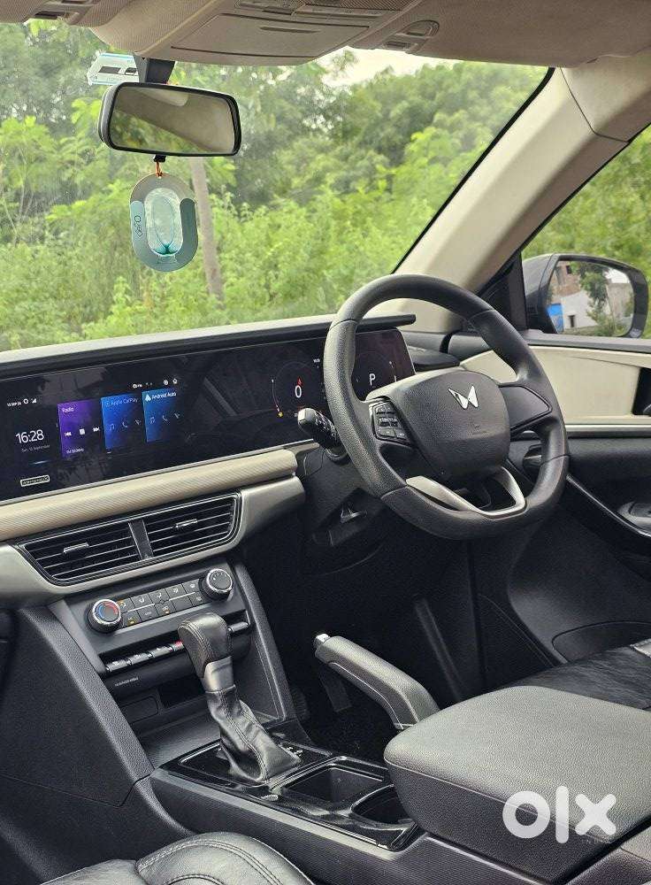 Mahindra Xuv700 2.0 Ax 5 Petrol At Str, 2022, Petrol