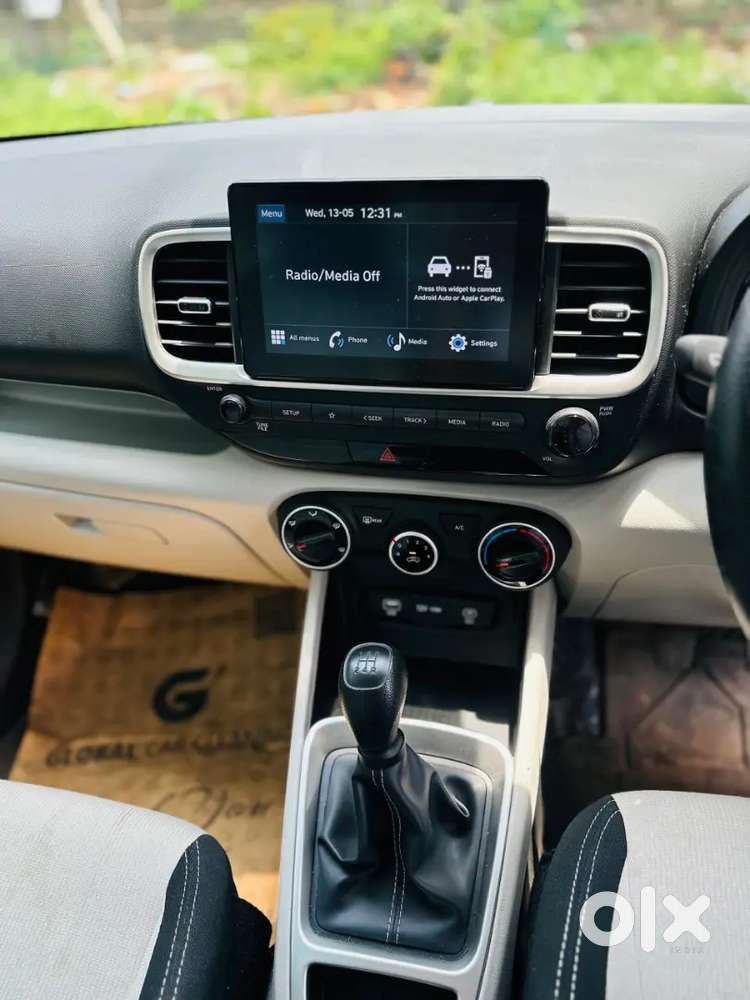 Hyundai Venue 2024 Petrol 7371 Km Driven