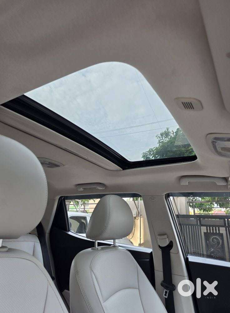 Mahindra Xuv300 1.2 W8 (o) Amt Petrol, 2021, Petrol