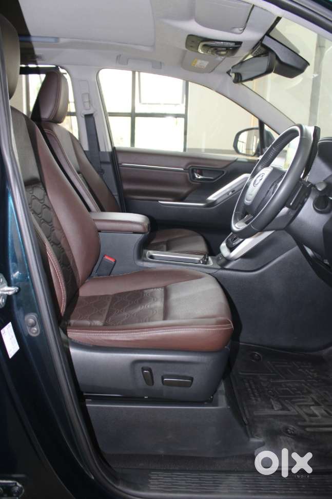 Toyota Innova Hycross 2.0 Zx Hybrid 7 Str, 2023, Petrol