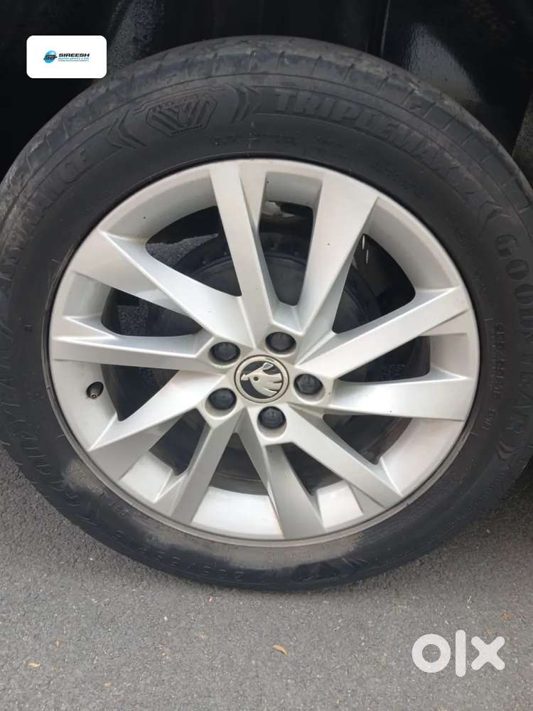 Skoda Slavia Ambition 1.0l Tsi At, 2022, Petrol