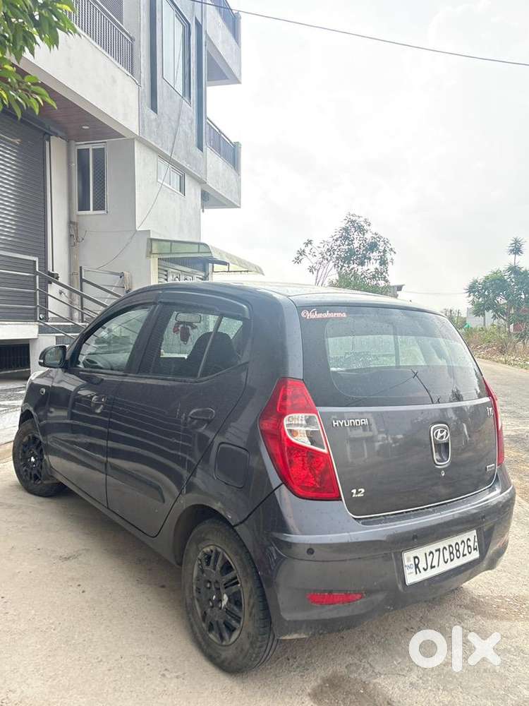Hyundai I10 2011 Cng & Petrol Well Maintained