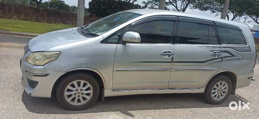 Toyota Innova 2.5 V Top End Model Alloy Wheels, Airbags Super Conditio
