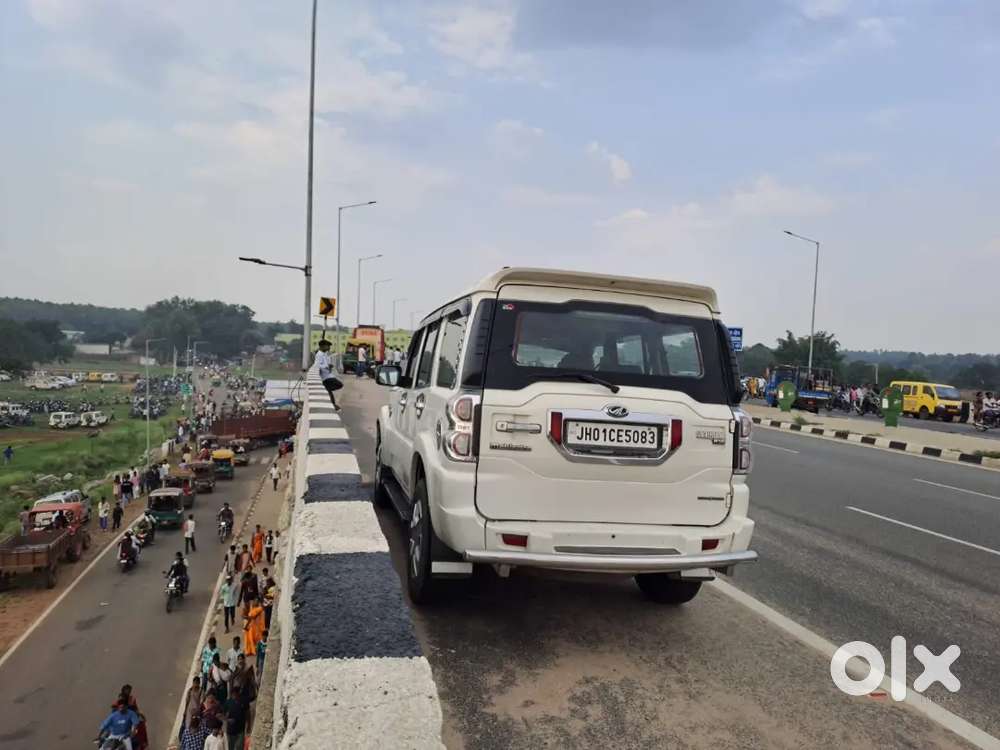 Mahindra Scorpio S6 Plus 2017 Diesel Manual