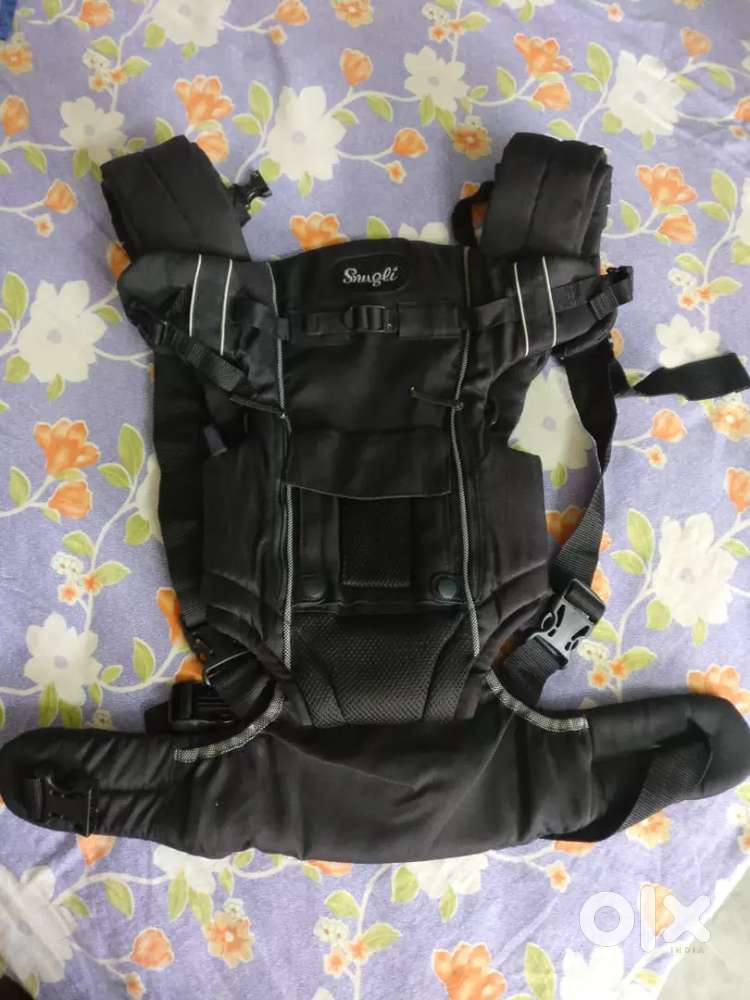 Black snugli hotsell baby carrier