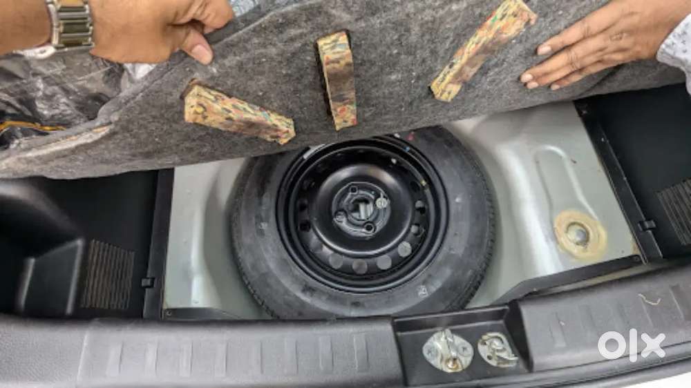 Maruti Suzuki Swift Vxi (petrol).2017