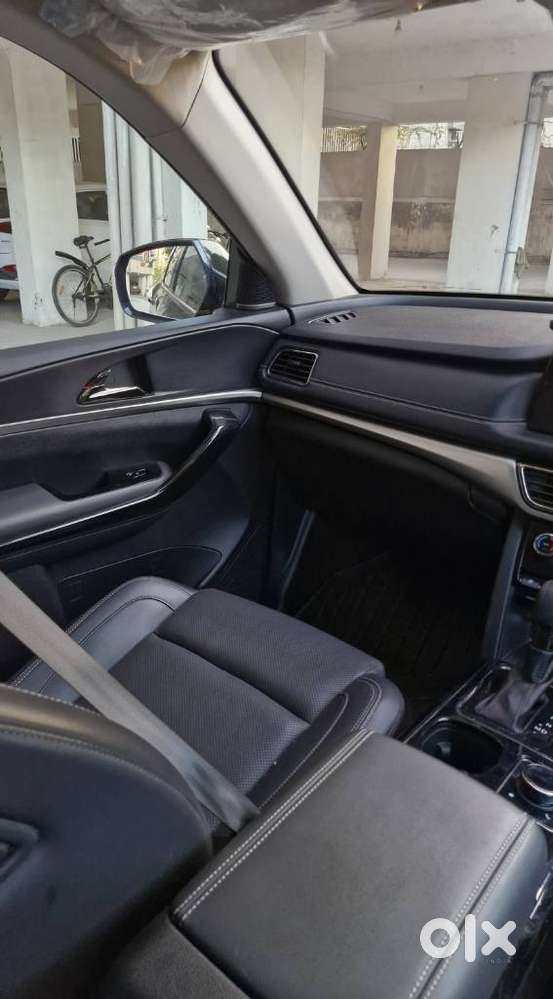 Mahindra Xuv700 2.2 Ax 7 Diesel At Luxury Pack Str Awd, 2025, Diesel