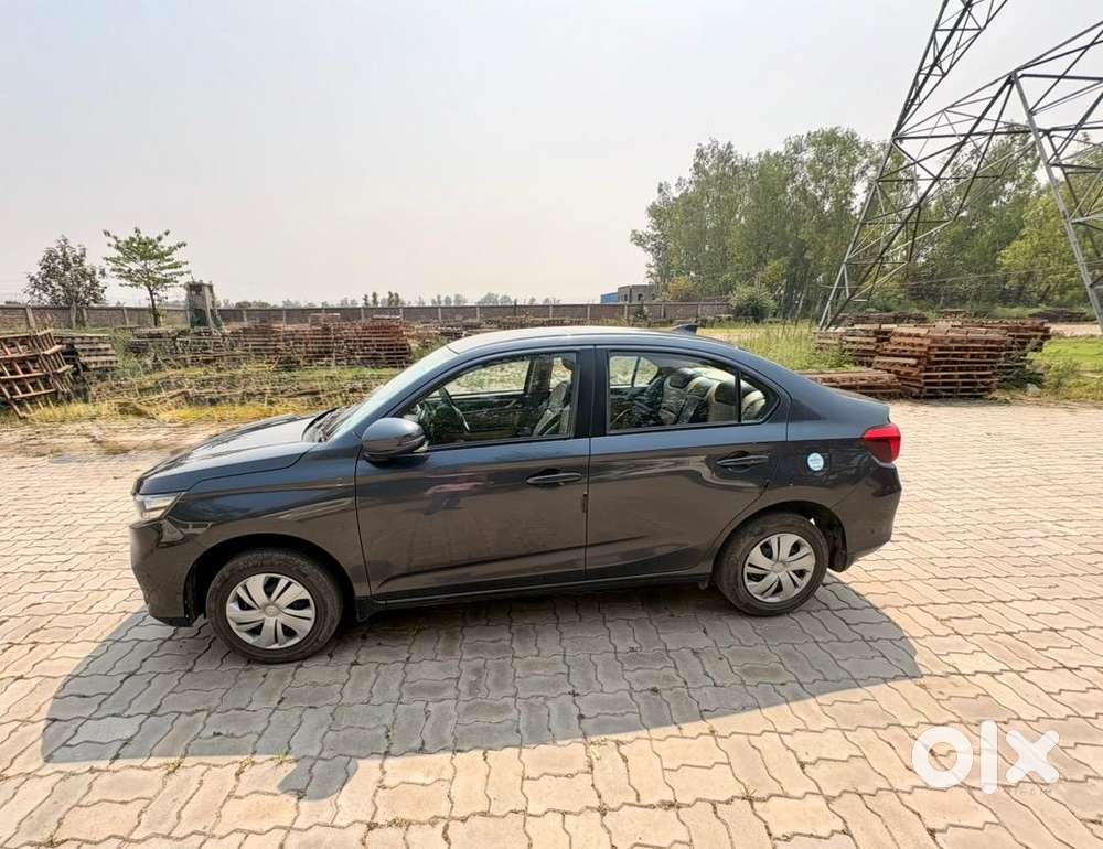 Honda Amaze 2024 Petrol Well Maintained