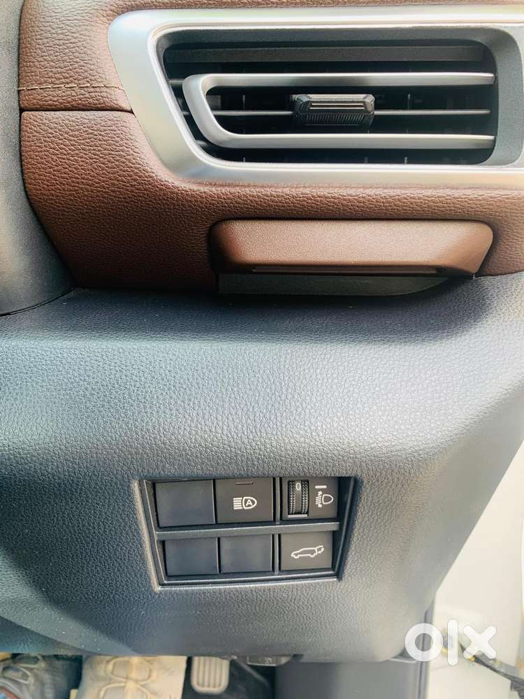 Toyota Innova Hycross 2.0 Zx (o) Hybrid 7 Str, 2025, Electric