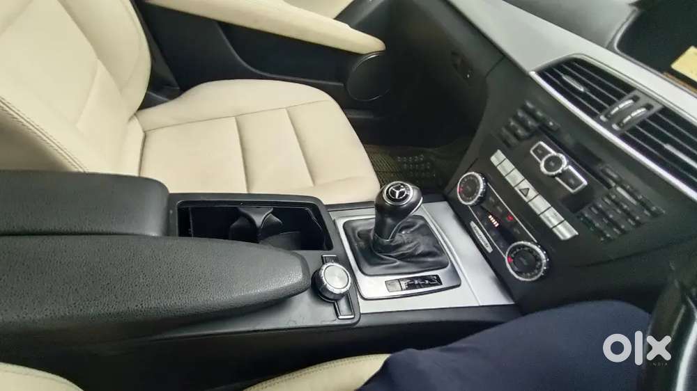 Mercedes-benz C-class 11-2012 Petrol 22100 Km Driven At Chembur
