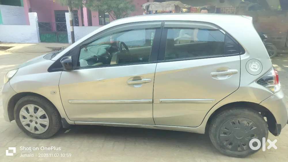 Honda Brio Petrol Mt 2014 With Both Keys All Tyres Are Brand New