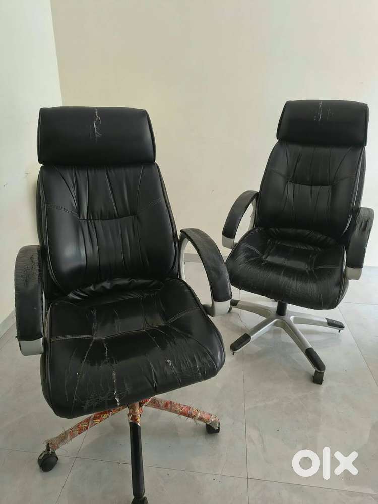 2 Office chair (Boss chair)