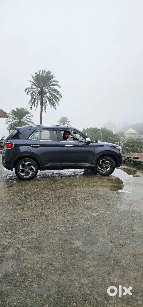 Hyundai Venue 2020 Petrol 80000 Km Driven