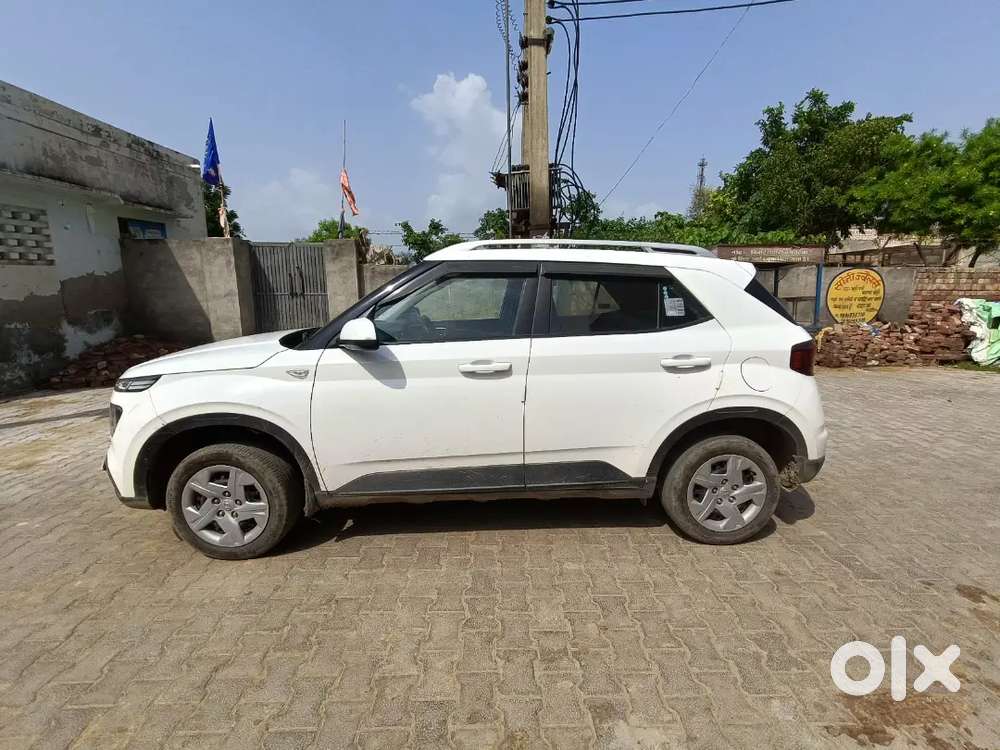Hyundai Venue 2021 Petrol Well Maintained