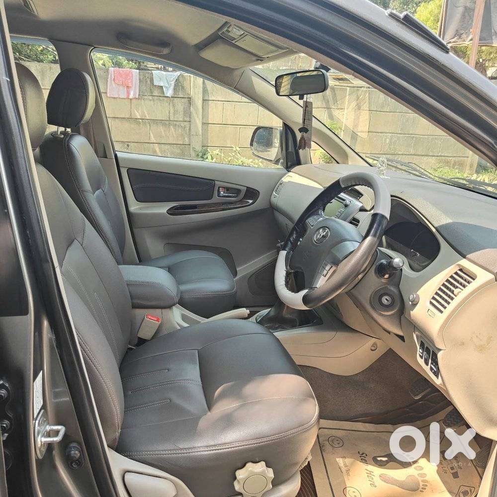 Toyota Innova 2.5 V 8 Str, 2013, Diesel