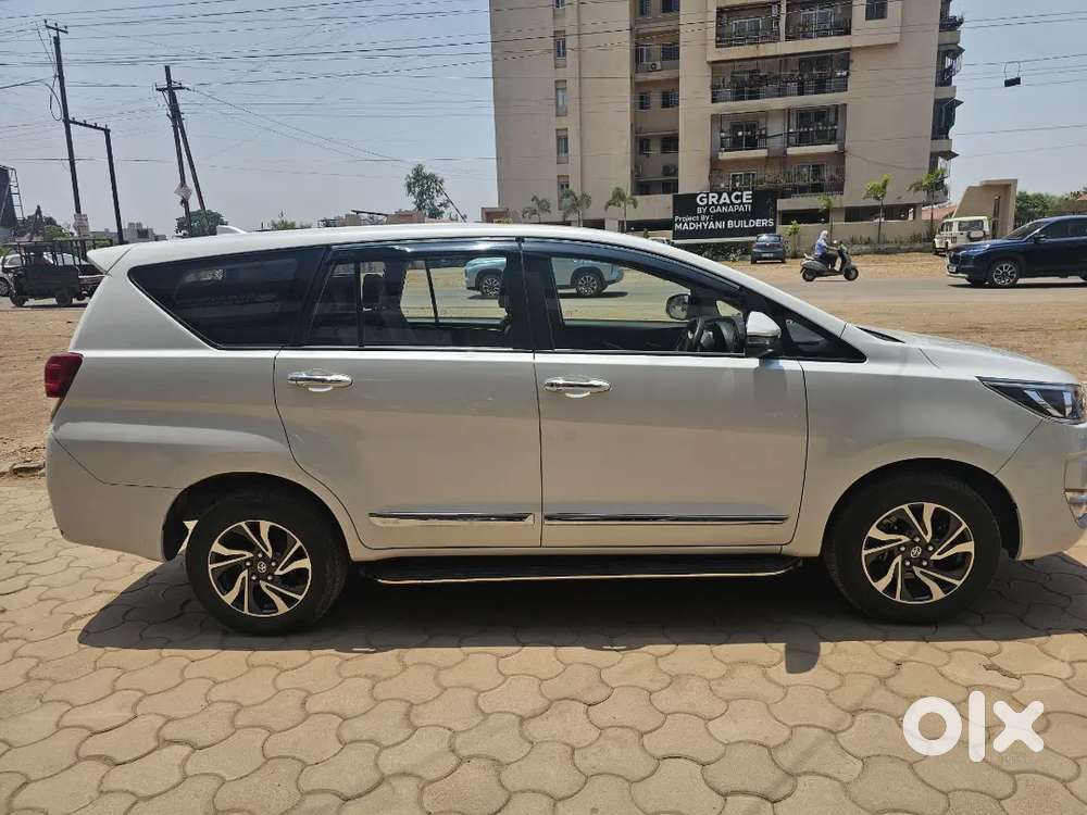 Toyota Innova Crysta 2024