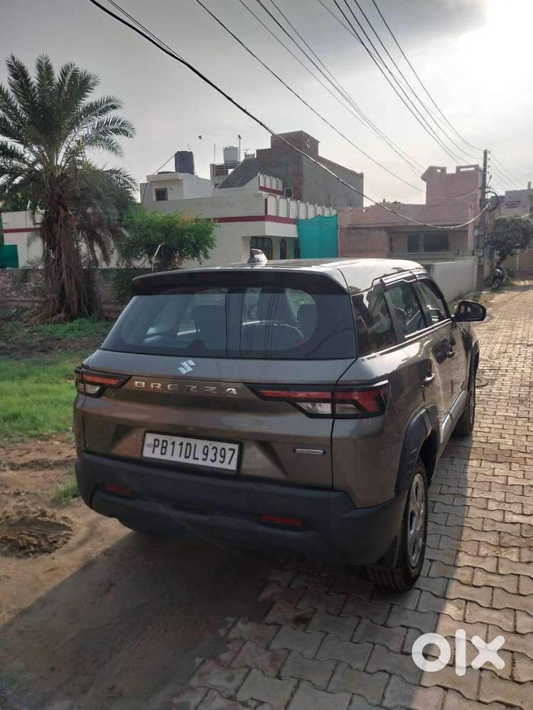 Maruti Suzuki Brezza Vxi At 2025 (automatic)