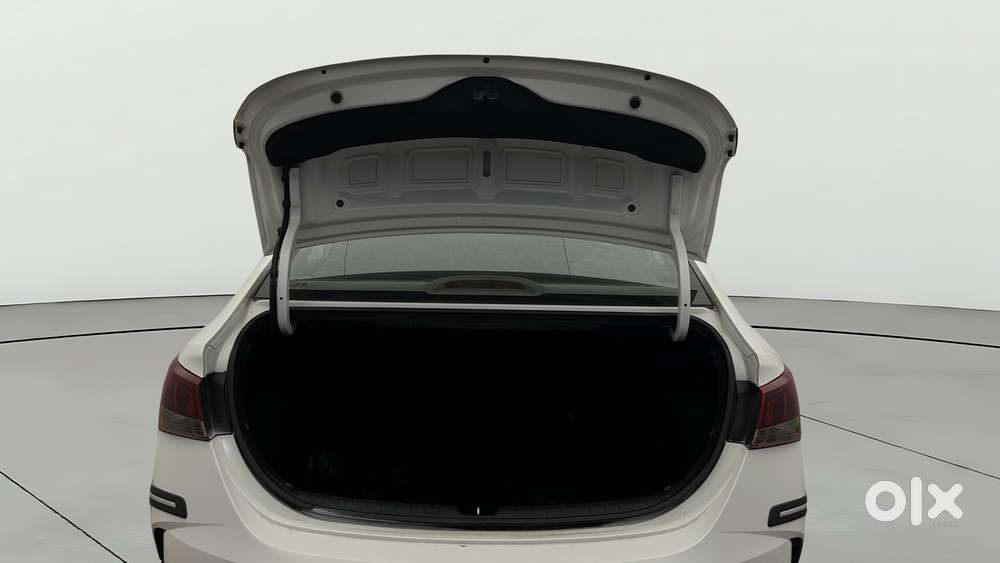 Hyundai Verna 1.5 Sx (o) Vtvt Ivt, 2022, Petrol