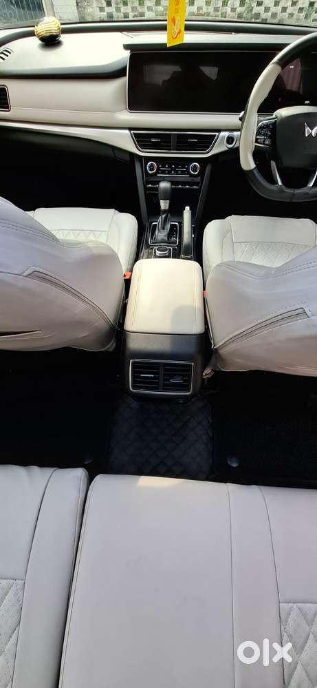 Mahindra Xuv700 2.2 Ax 7 Diesel At Str, 2025, Diesel