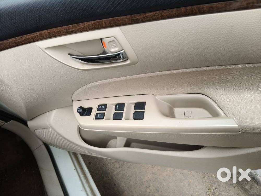 Maruti Suzuki Swift Dzire 1.2 Vxi Bsiv, 2015, Petrol