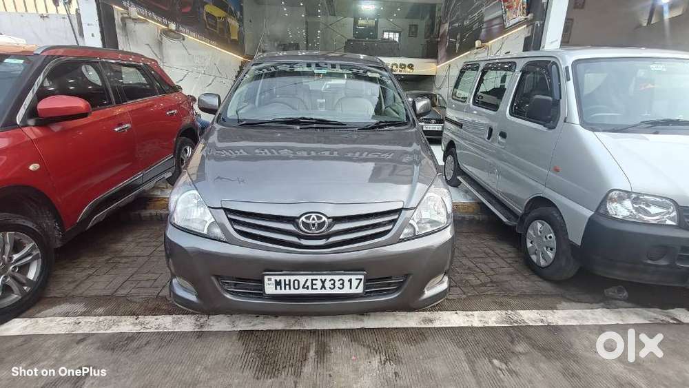 Toyota Innova 2.5 E 8 Str, 2011, Diesel