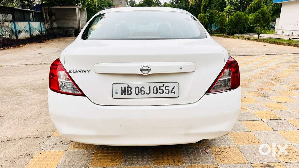 Nissan Sunny, 2011, Petrol