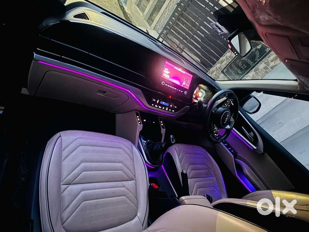 Kia Carens Luxery Plus Showroom Condition Car With Seervice Record