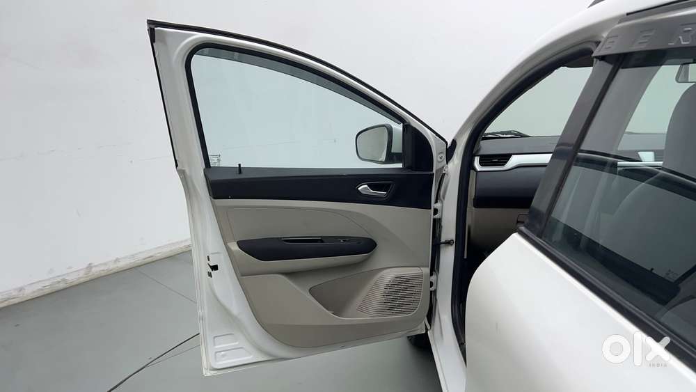 Renault Triber Rxz Easy-r Amt, 2021, Petrol