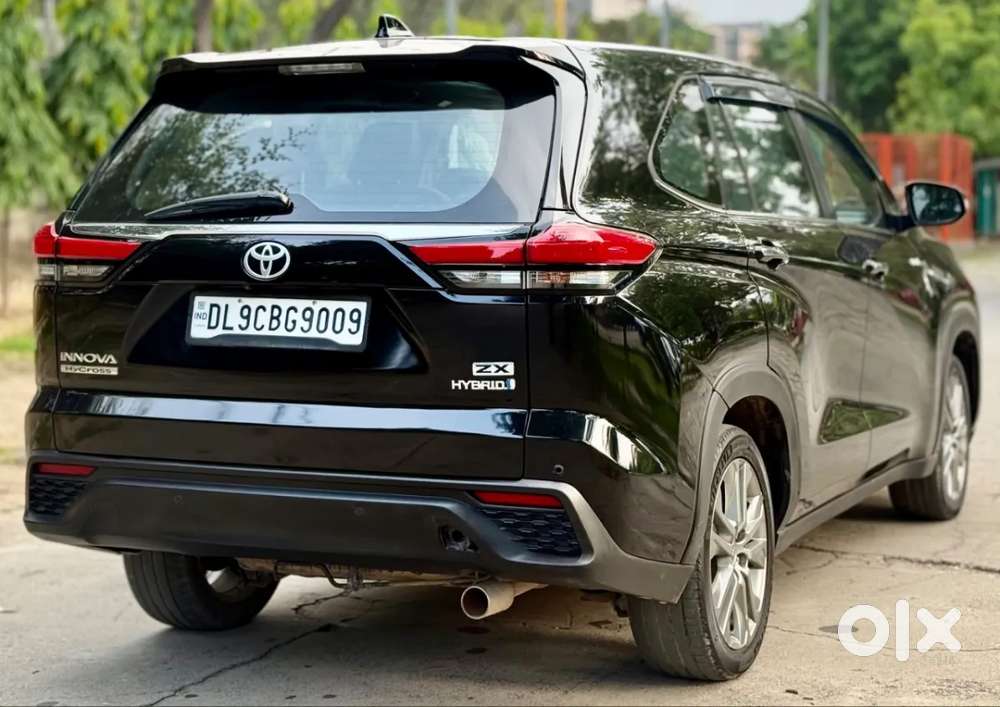 Toyota Innova Hycross 2.0 Zx (o) Hybrid 7 Str, 2025, Petrol