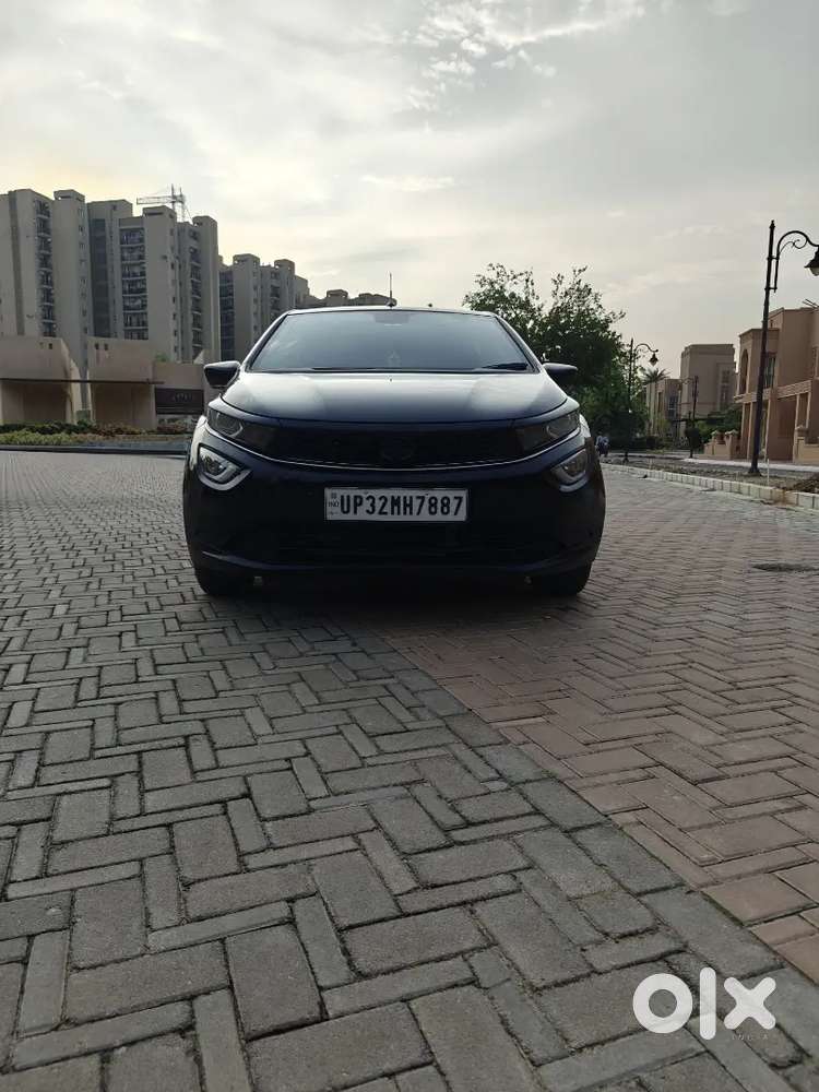 Tata Altroz Dark Edition– Excellent Condition, Company Serviced