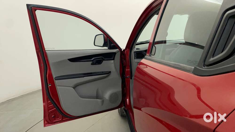 Mahindra Kuv 100 Mfalcon G80 K4 5str, 2016, Petrol