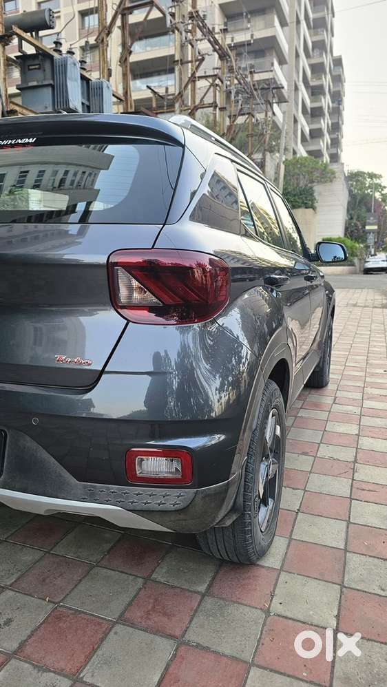 Hyundai Venue Petrol Automatic 2021