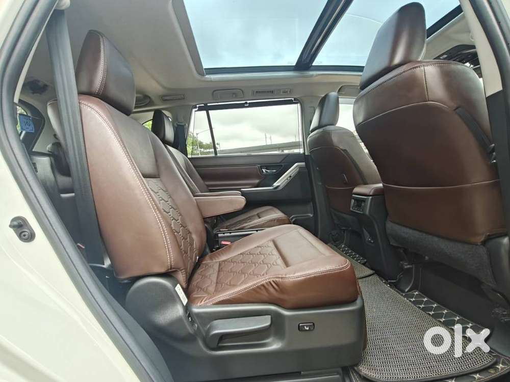Toyota Innova Hycross 2.0 Zx (o) Hybrid 7 Str, 2025, Petrol