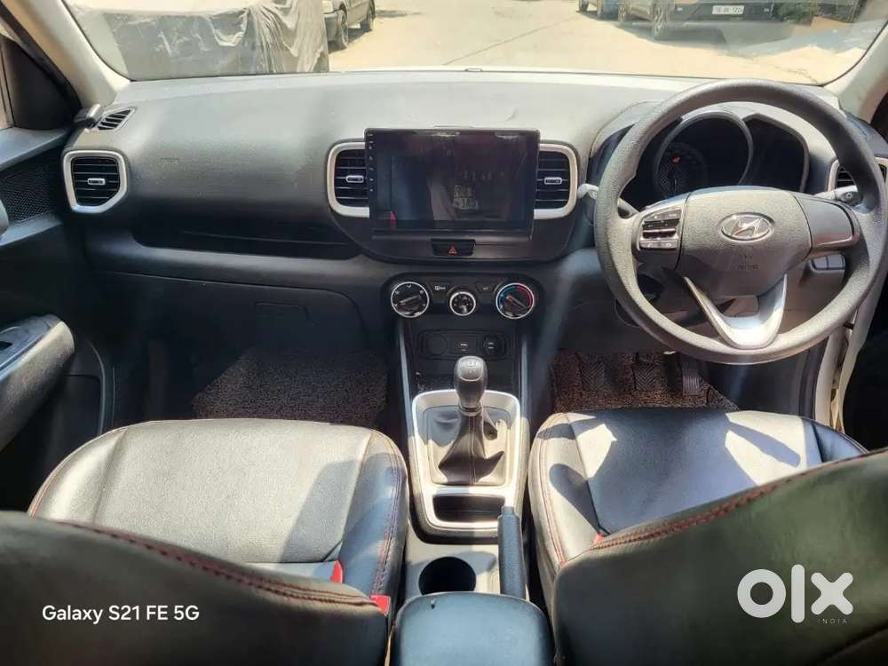 Only 43,000 Kms Hyundai Venue Petrol 2021