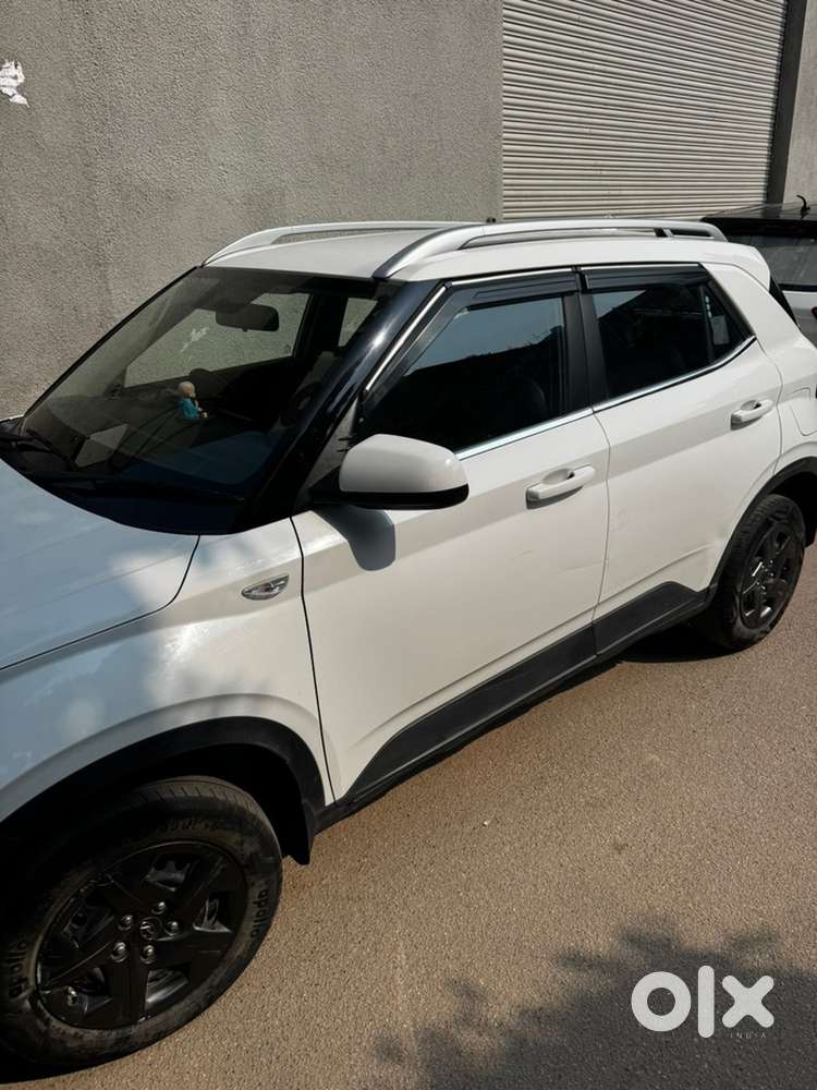 Hyundai New Venue Petrol 40000 Km Driven