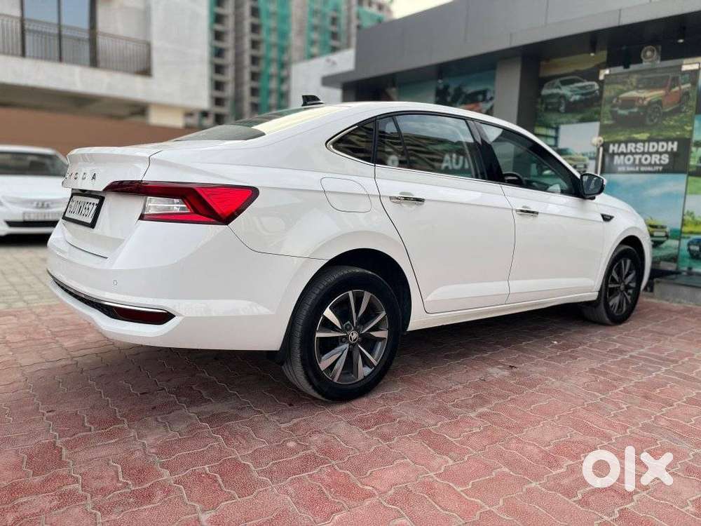 Skoda Slavia 1.0 Tsi Style At, 2025, Petrol