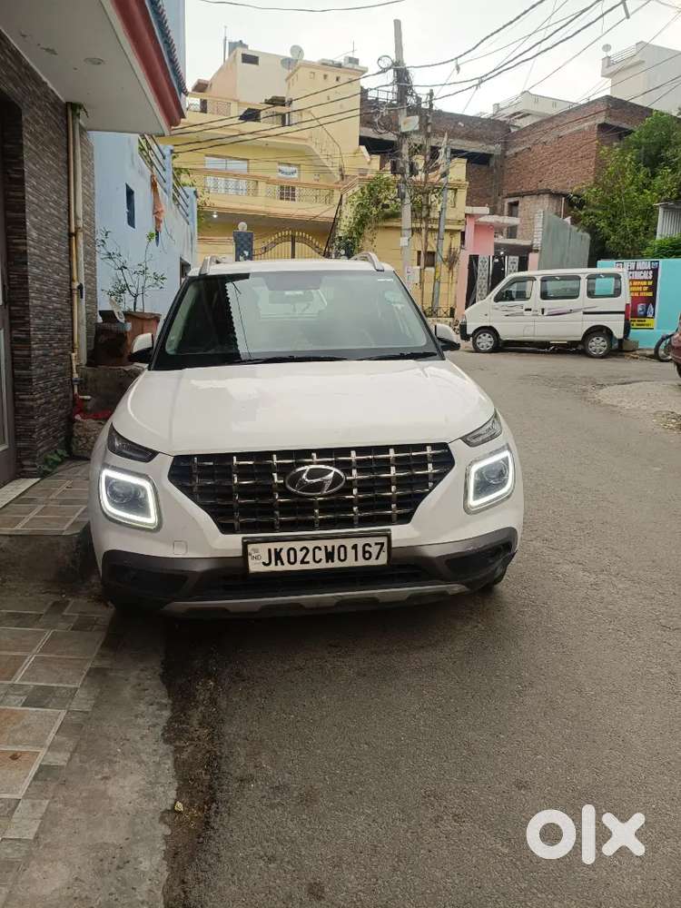Hyundai Venue 2022 Petrol Well Maintained