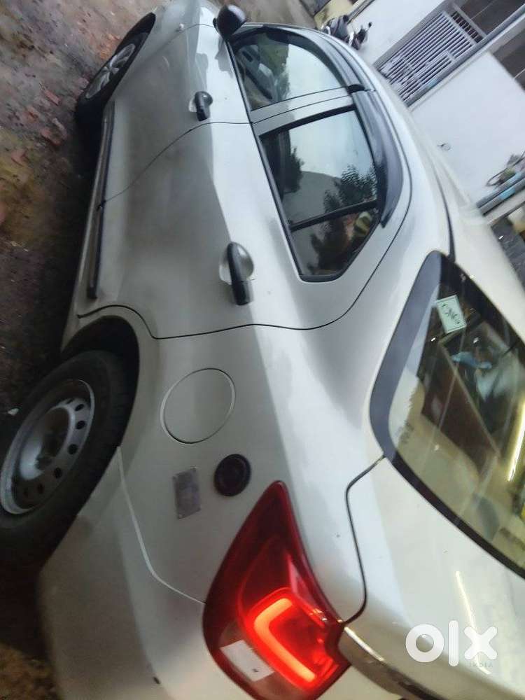 Maruti Suzuki Swift Dzire Lxi Option, 2022, Cng & Hybrids