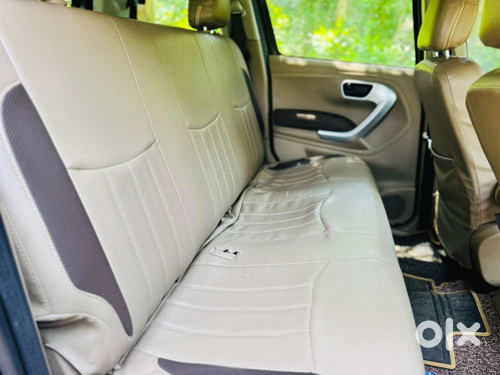 Mahindra Tuv 300 T8, 2012, Petrol