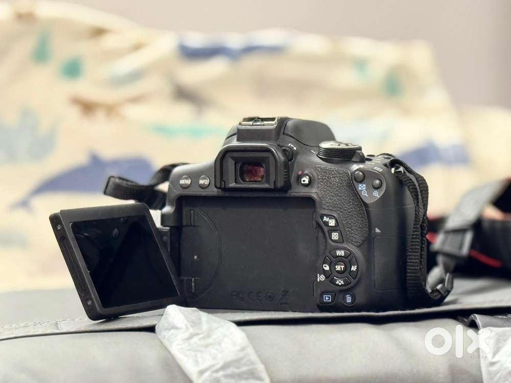 Camera (Canon zoom lens)