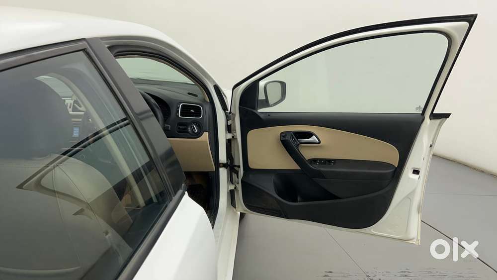 Volkswagen Polo Petrol Highline 1.2l, 2015, Petrol