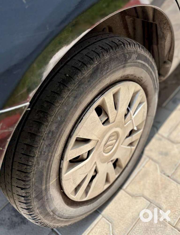 Maruti Suzuki Swift Lxi Bsiv, 2012, Petrol