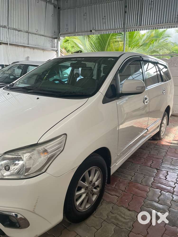 Toyota Innova 2.5 V 7seater Crysta Edition, 2014, Diesel