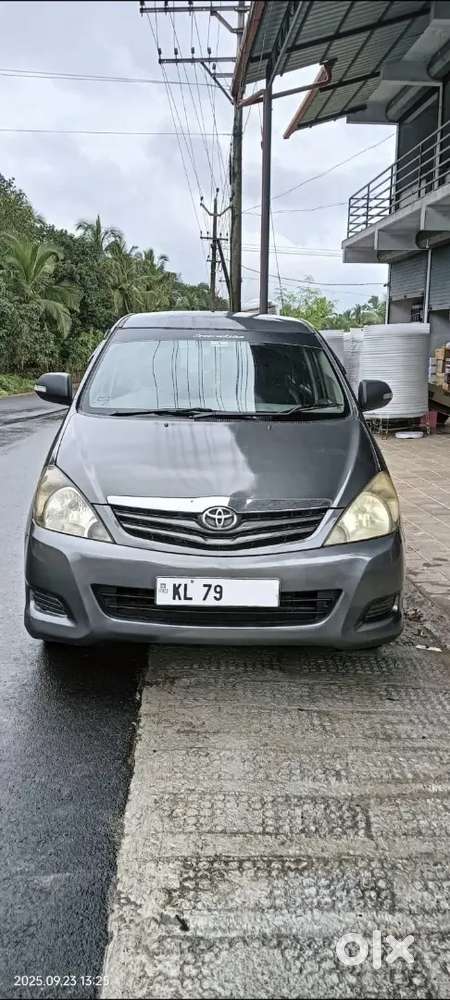 Toyota Innova 2010