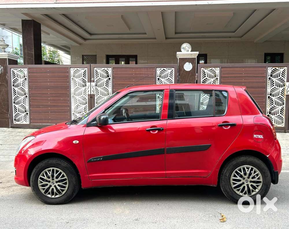 Maruti Suzuki Swift Vxi + Manual, 2010, Petrol