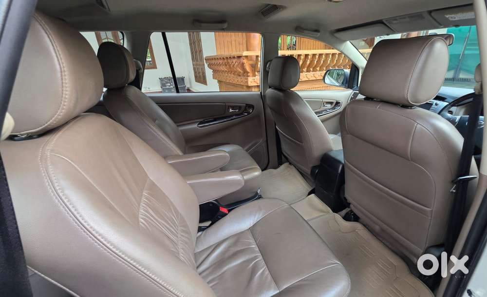Toyota Innova 2.5 Zx 7 Str Bs-iv, 2015, Diesel