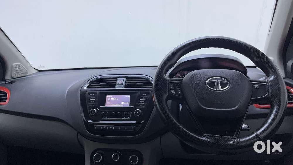 Tata Tiago Xza, 2018, Petrol