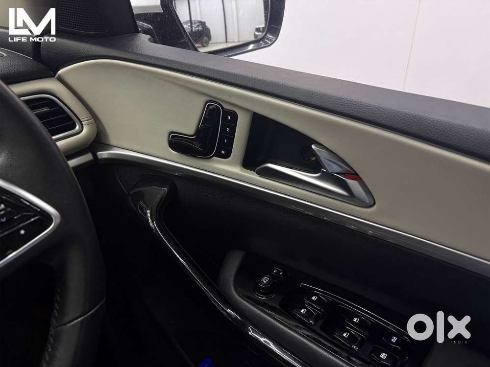 Mahindra Xuv700 2.0 Ax 7 Petrol At Str, 2022, Petrol