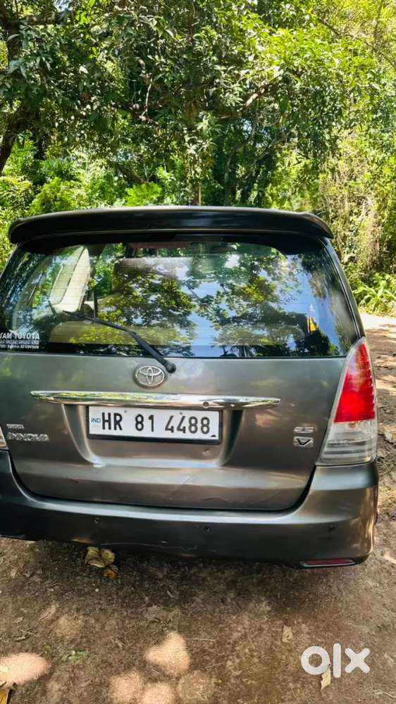 Toyota Innova 2.5 V 2011