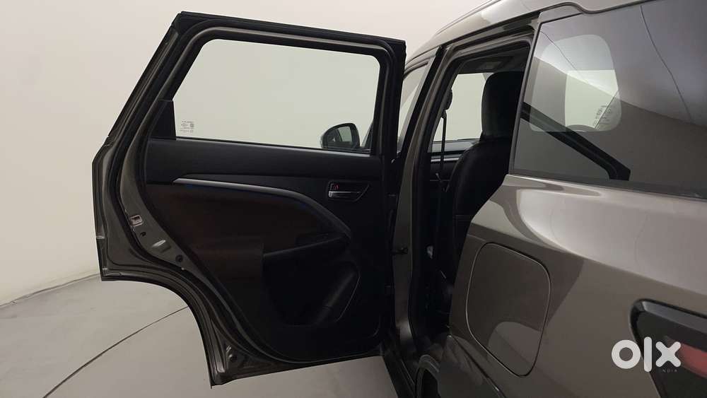 Maruti Suzuki Brezza 1.5 Zxi At Smart Hybrid Dual Tone, 2023, Petrol